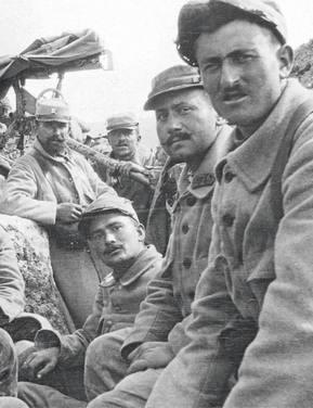 Photo de soldat dans les tranchées